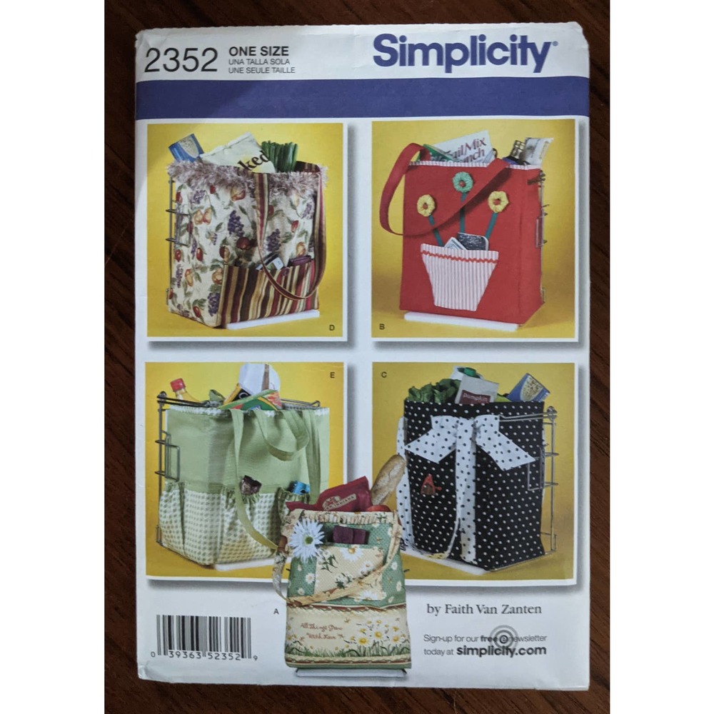 UNCUT Simplicity 2352 Totebags